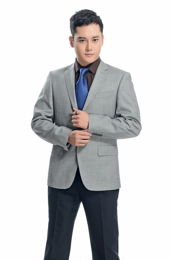 灰色平駁頭一?？勐殬I裝定制產品模特展示